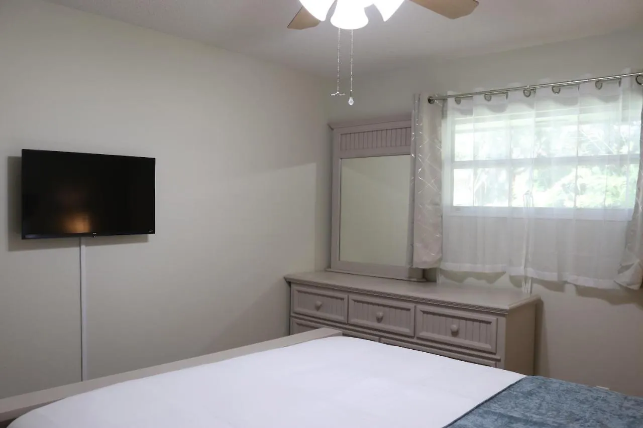 Hidden Sapphire-Apartment With Kitchen And Laundry Lakeland 0*,  United States