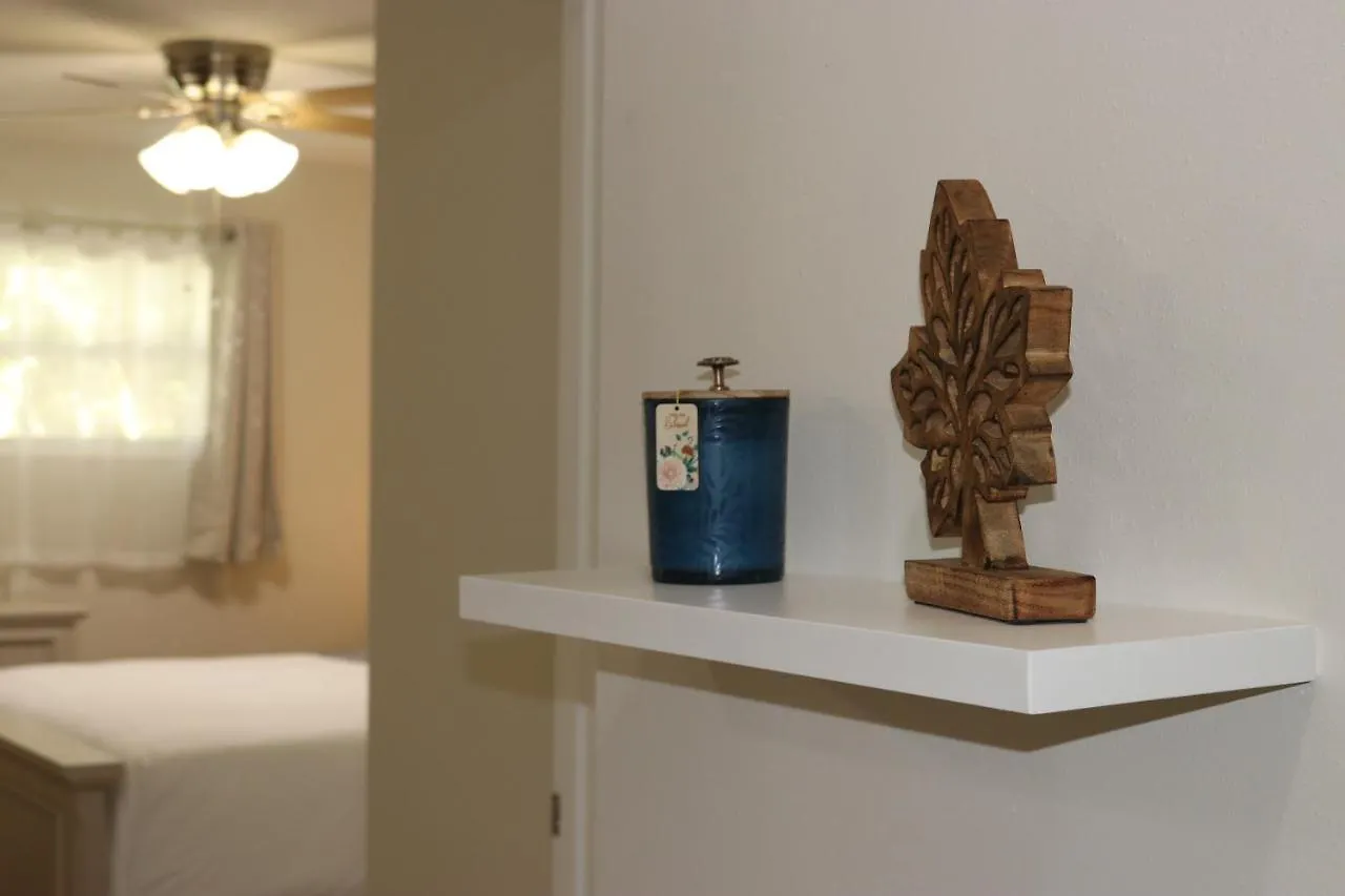 Hidden Sapphire-Apartment With Kitchen And Laundry Lakeland