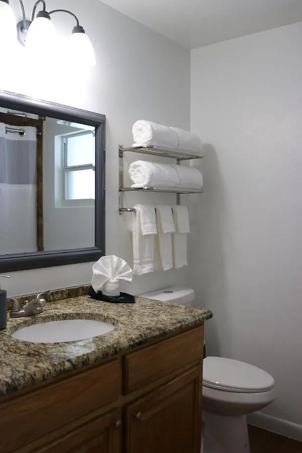 Apartment Hidden Sapphire-Apartment With Kitchen And Laundry Lakeland