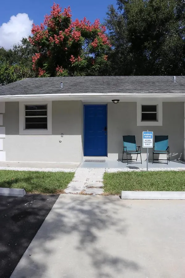 Apartment Hidden Sapphire-Apartment With Kitchen And Laundry Lakeland
